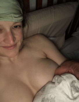 bedsharing-breastfeeding-at-night-newborn-baby.jpg